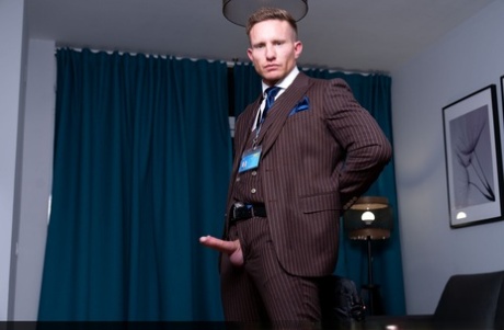 bøsse støbning uden kondom gratis nøgenbilleder Foto