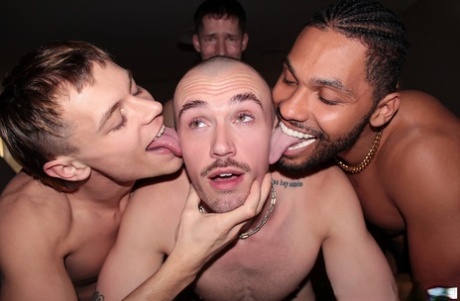 homoseksuel brusebad spion ret bedst pic
